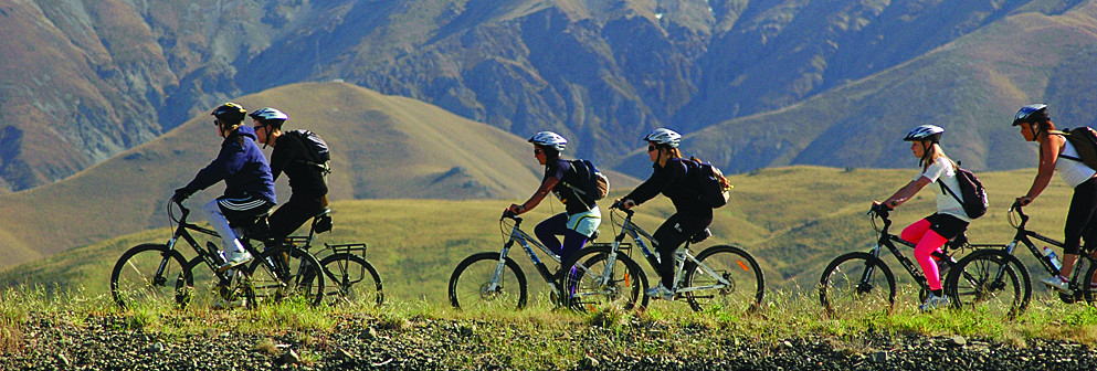 Cyclists journeying towards Ranfurly